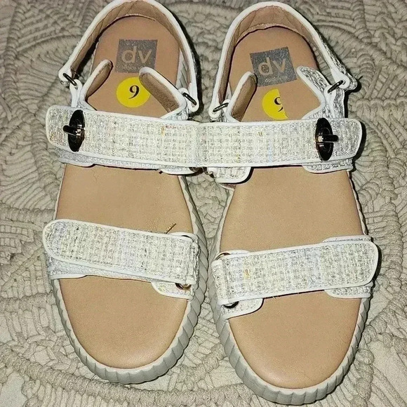 DV by Dolce Vita Cream Platform Sandals - Picture 3 of 5